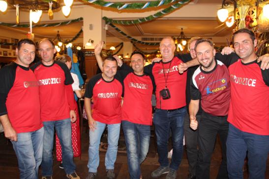 eine Fussballmannschaft aus Polen zu Besuch in Dresden
